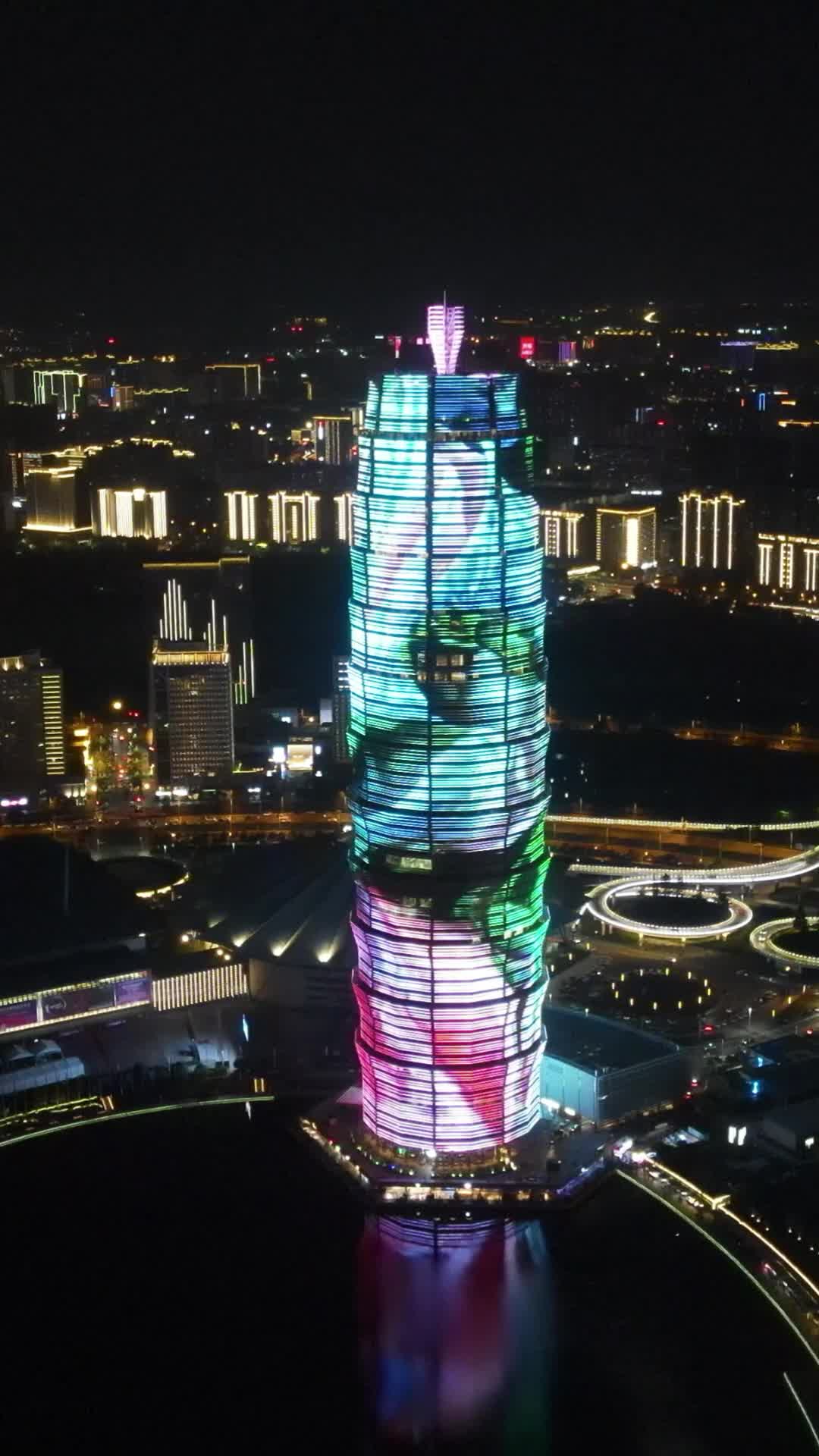 航拍河南郑州千玺广场玉米楼夜景视频的预览图