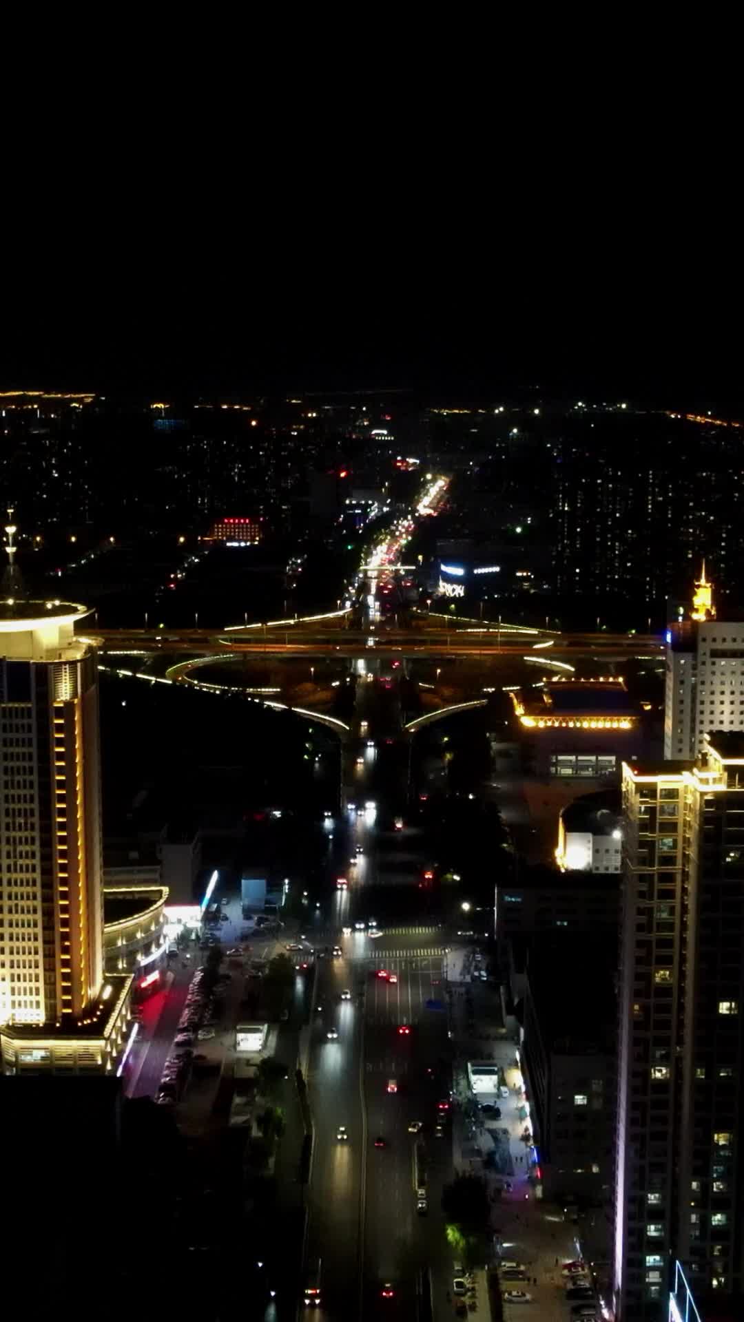 航拍河南郑州交通车流夜景视频的预览图