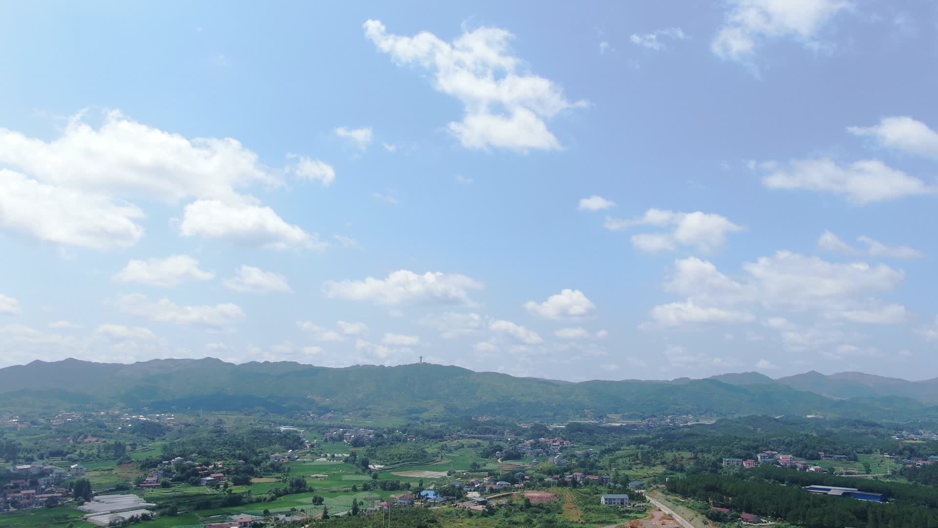 山川蓝天白云自然风光航拍视频的预览图