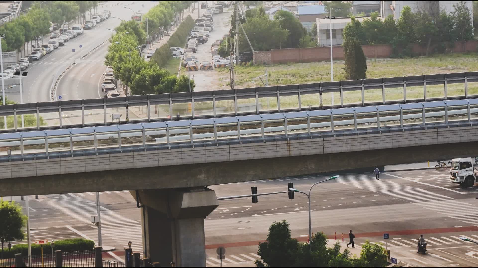 城市地铁道路车流延时视频的预览图