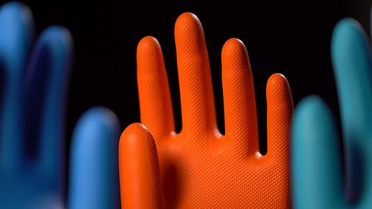 手套产品展示景别丰富彩色橡胶手套视频的预览图