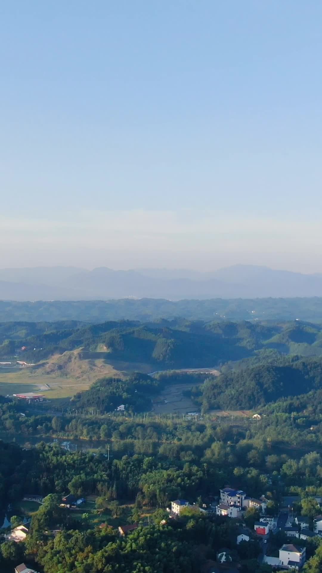 山川蓝天白云自然风光航拍视频的预览图