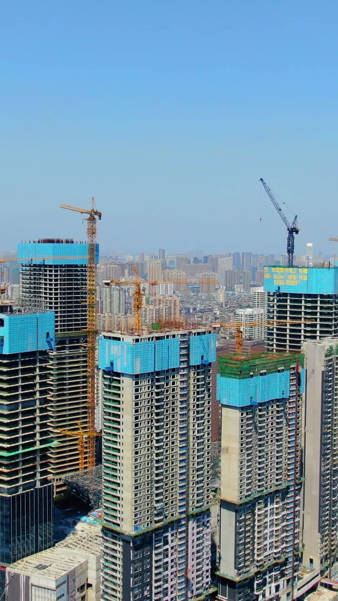 航拍城市建设工地高楼建筑视频的预览图