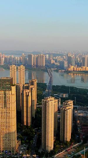 航拍武汉沙湖大桥视频的预览图