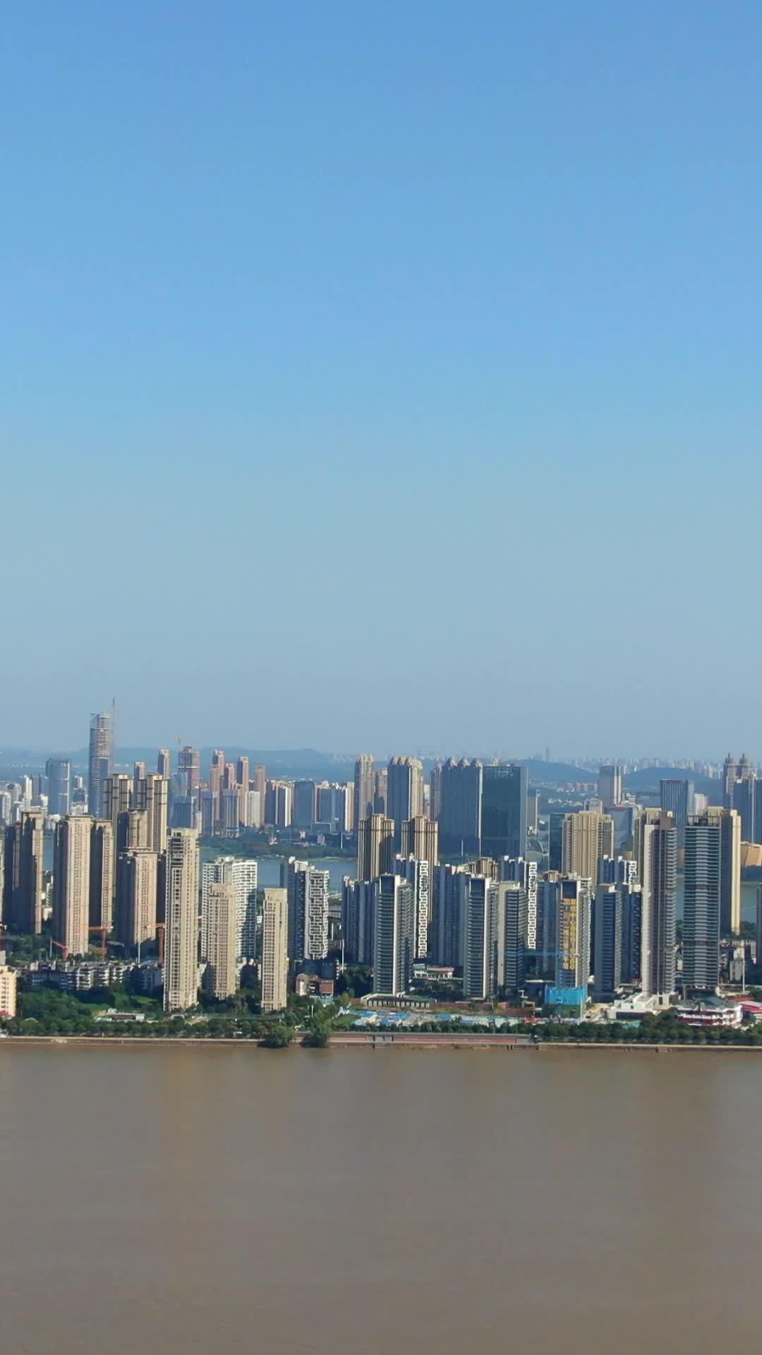 航拍江城武汉城市高楼视频的预览图