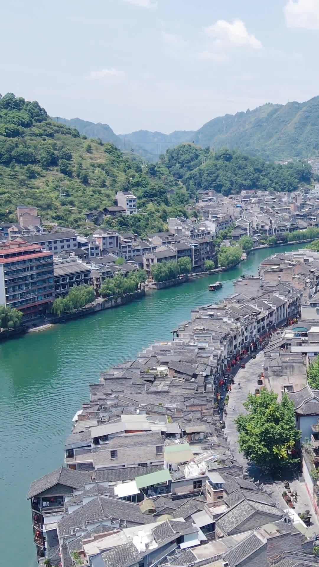 贵州镇远古城竖屏航拍视频的预览图