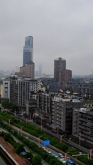 航拍江西南昌城市建设视频的预览图