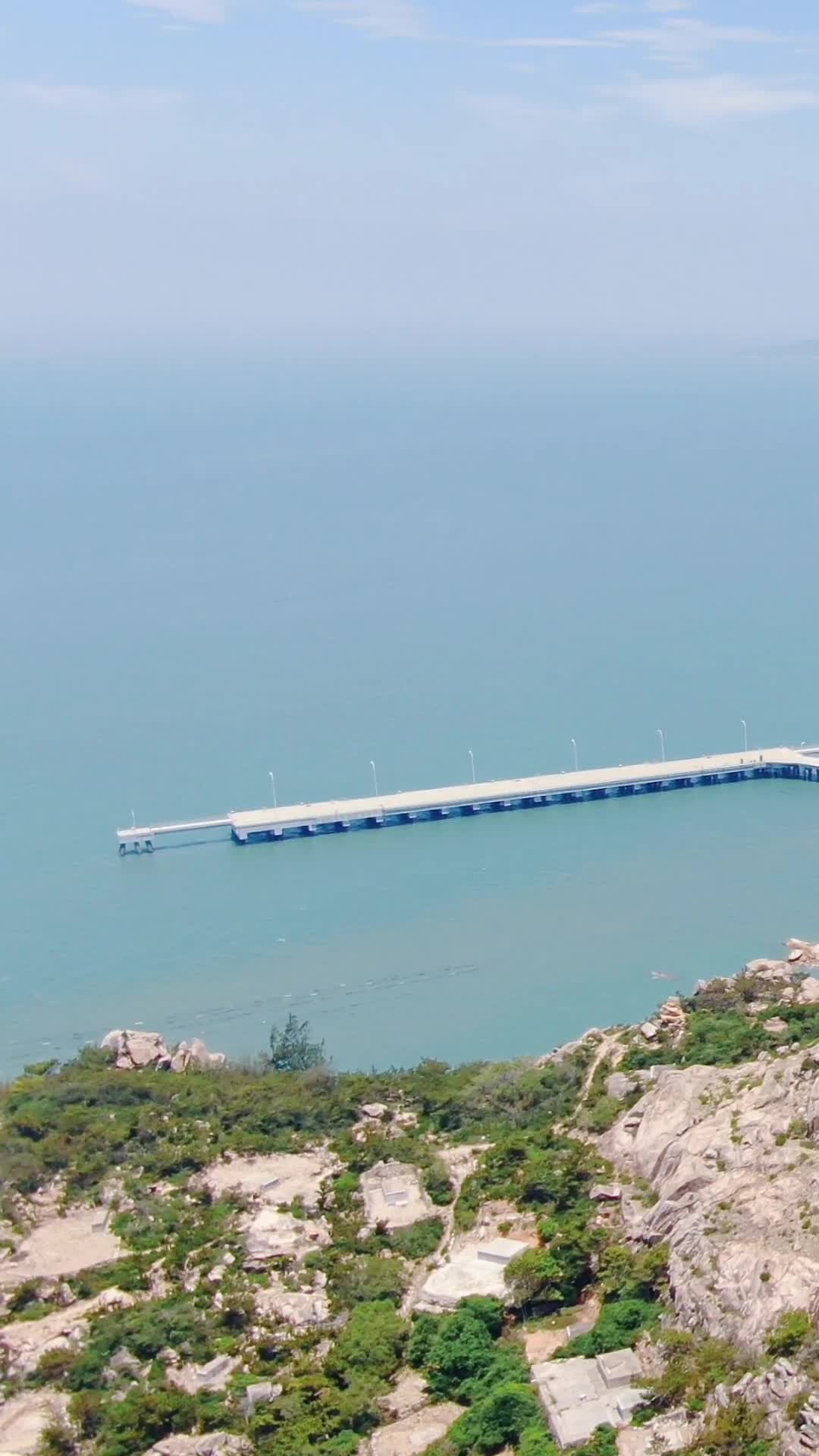 福建湄洲岛5A景区竖屏航拍视频的预览图