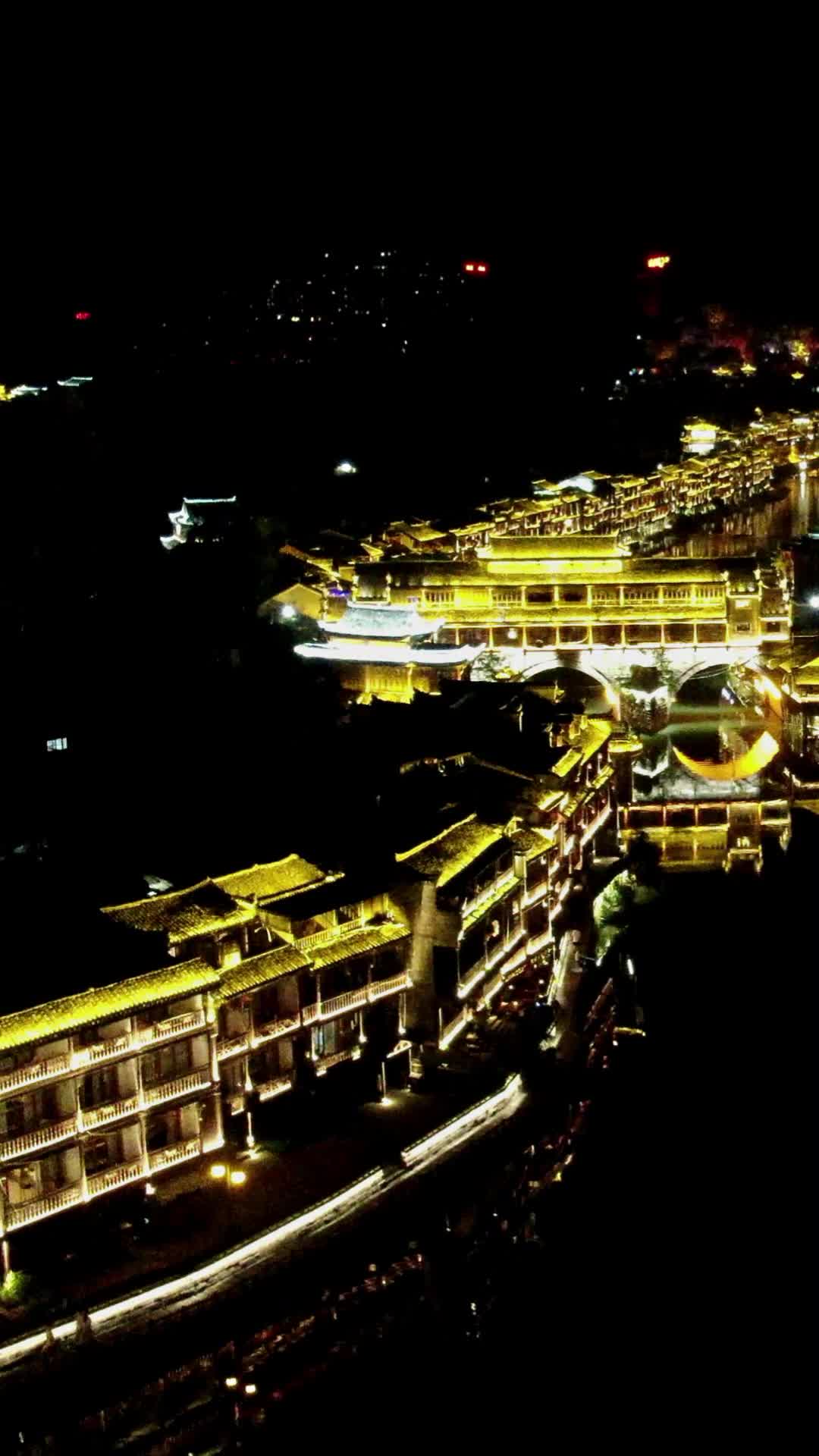 航拍湖南湘西凤凰古城4A景区视频的预览图