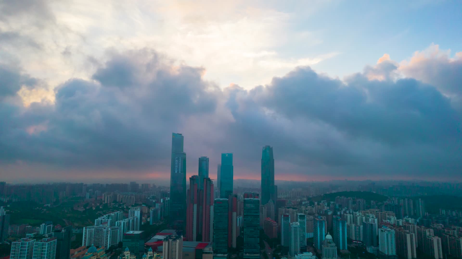 4K航拍南宁城市天际线视频的预览图