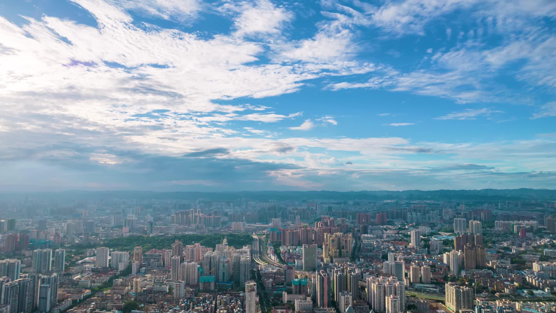 4K航拍南宁城市风光蓝天白云视频的预览图