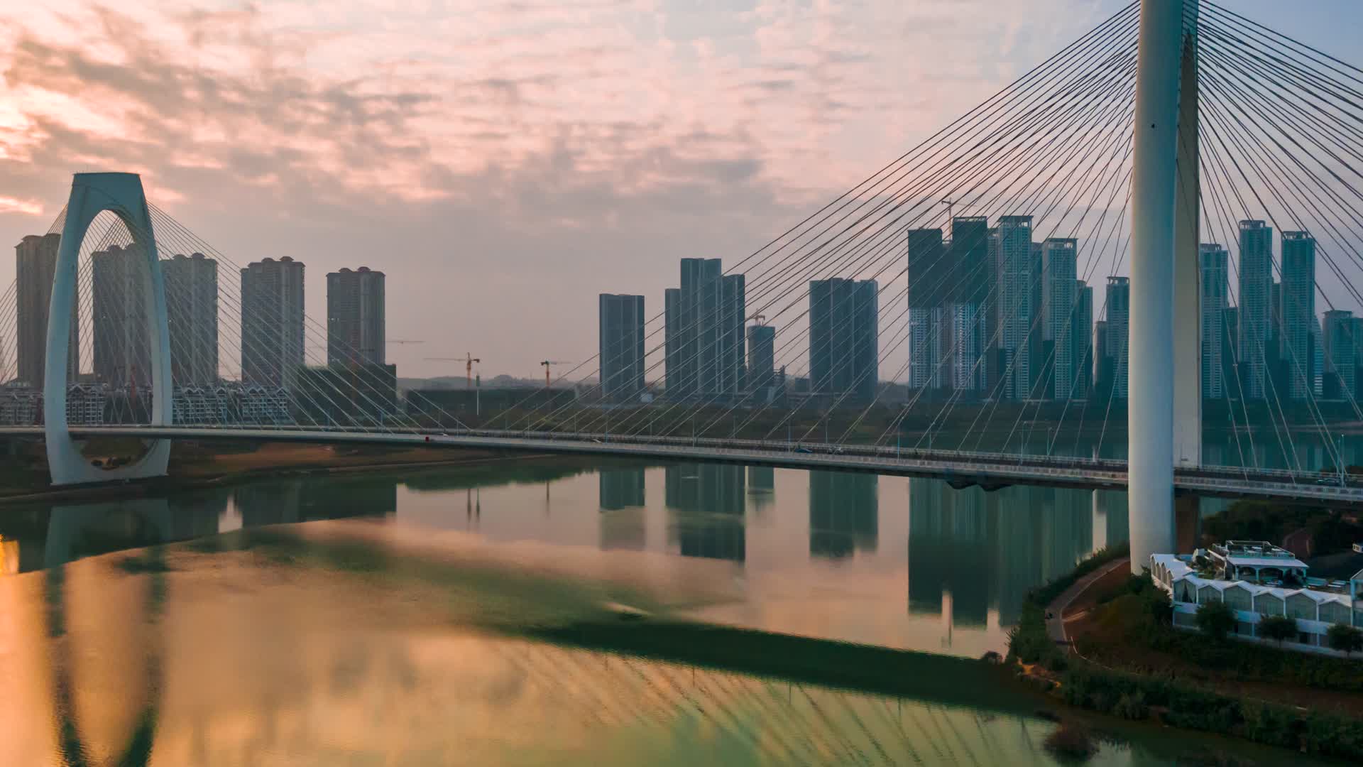 4K航拍南宁青山大桥视频的预览图