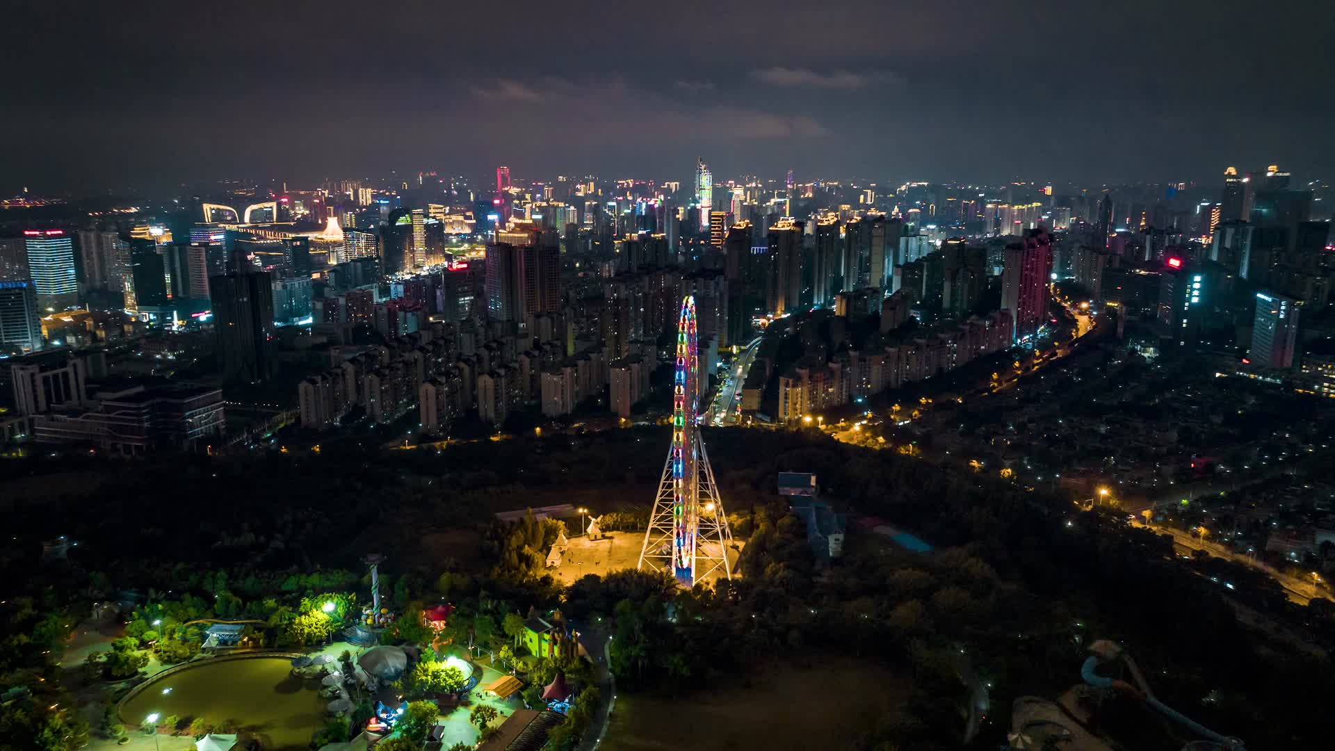 4K航拍广西地标建筑夜景视频的预览图