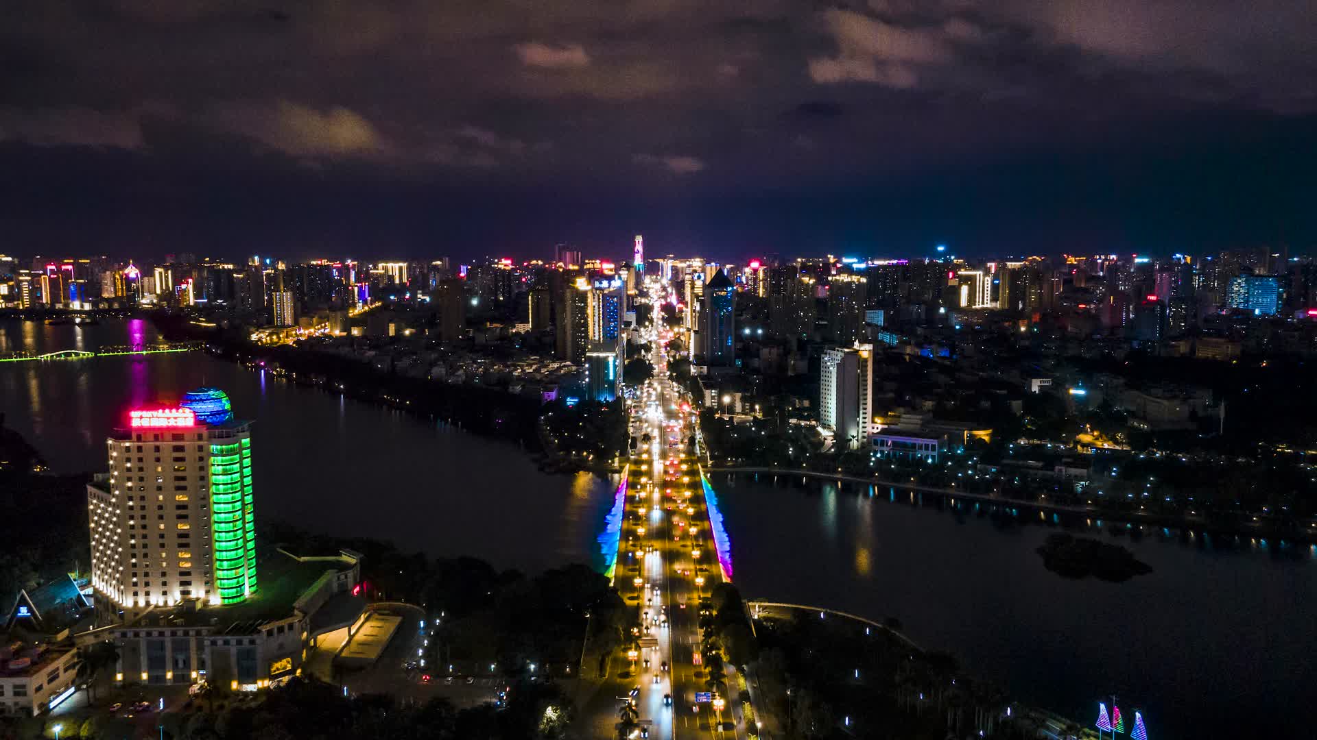 4K航拍南宁地标建筑夜景视频的预览图