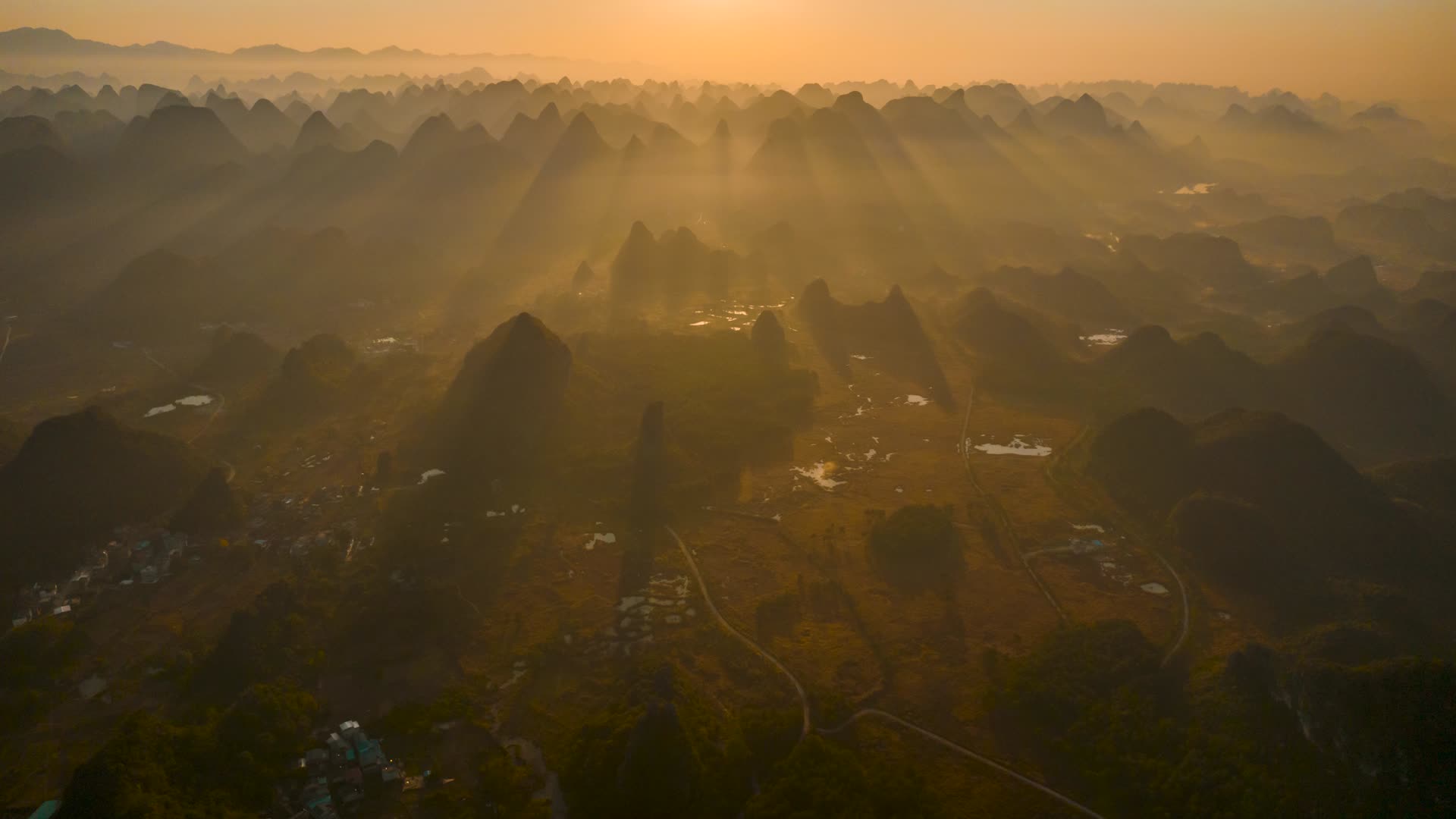 4K航拍桂林融创度假区视频的预览图