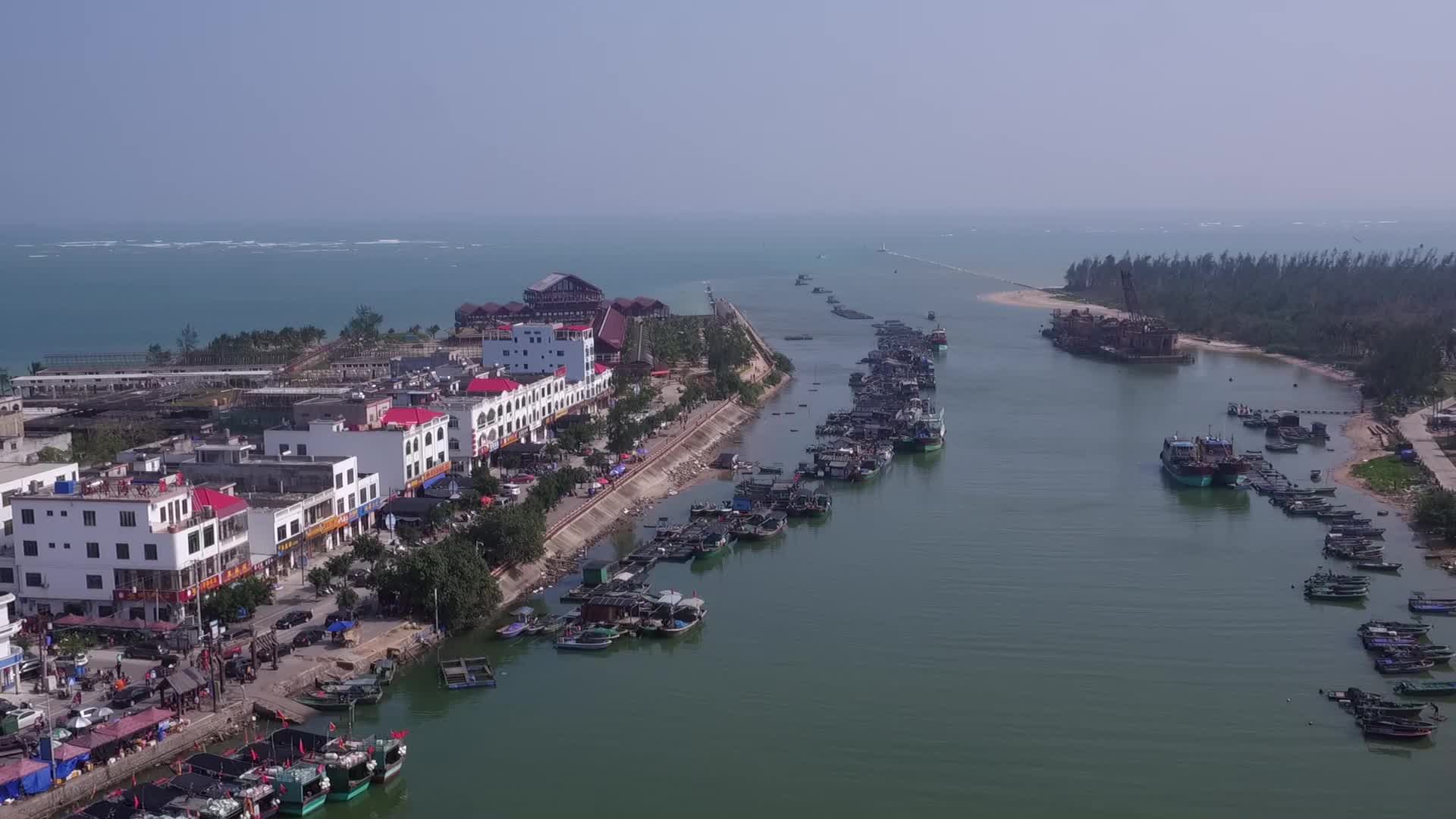 海南潭门港出海口航拍视频的预览图