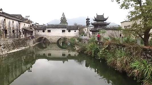 黄山歙县许村高阳廊桥航拍视频的预览图