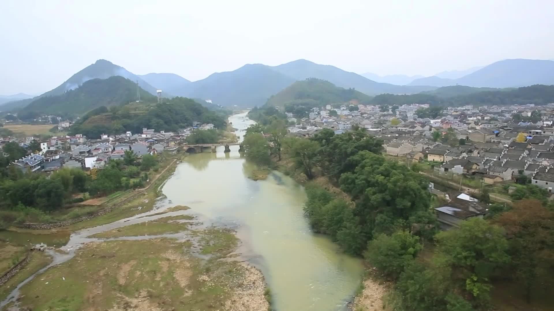 江西富田陂下古村航拍视频的预览图