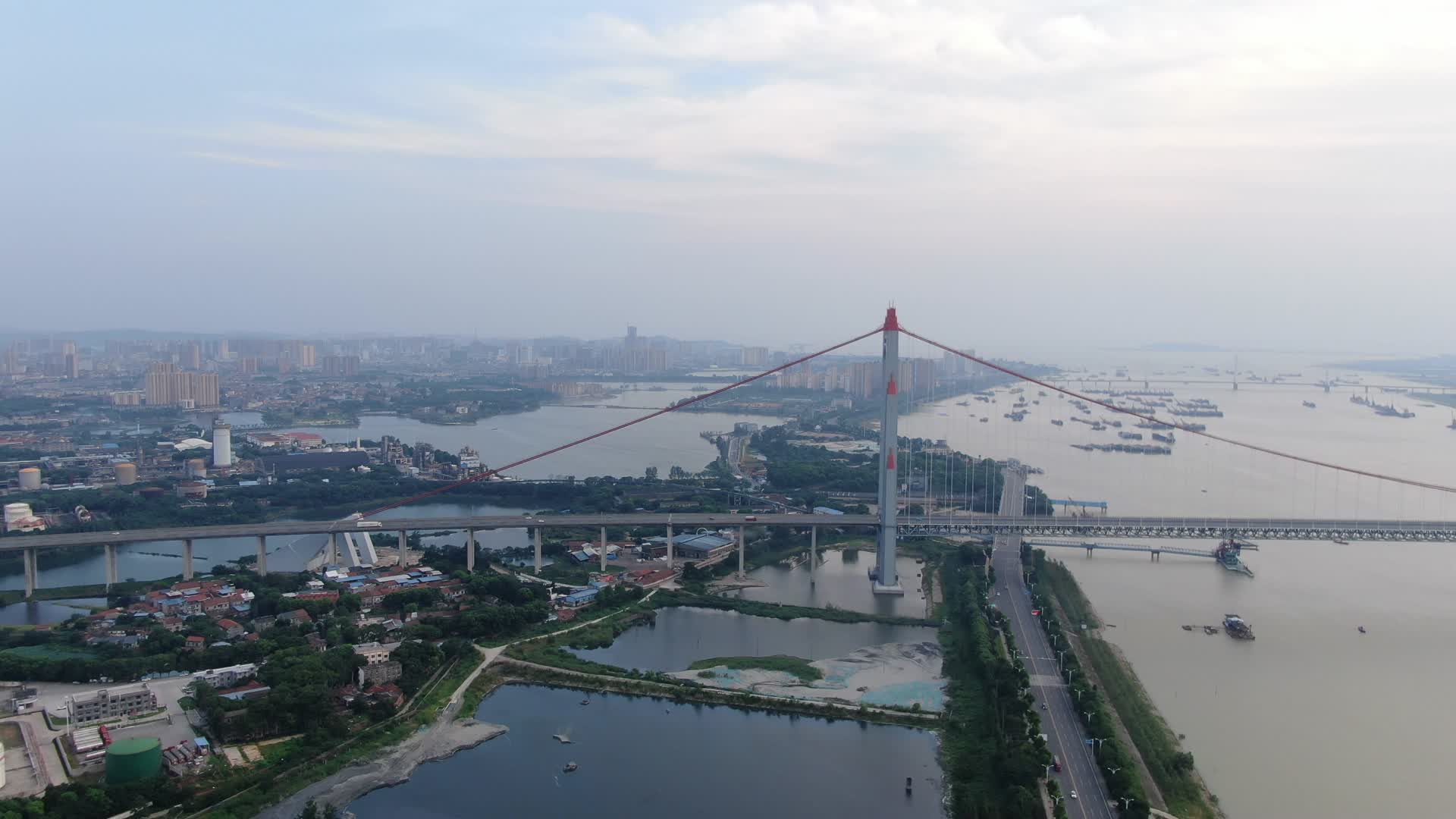 湖南岳阳洞庭湖大桥航拍视频的预览图