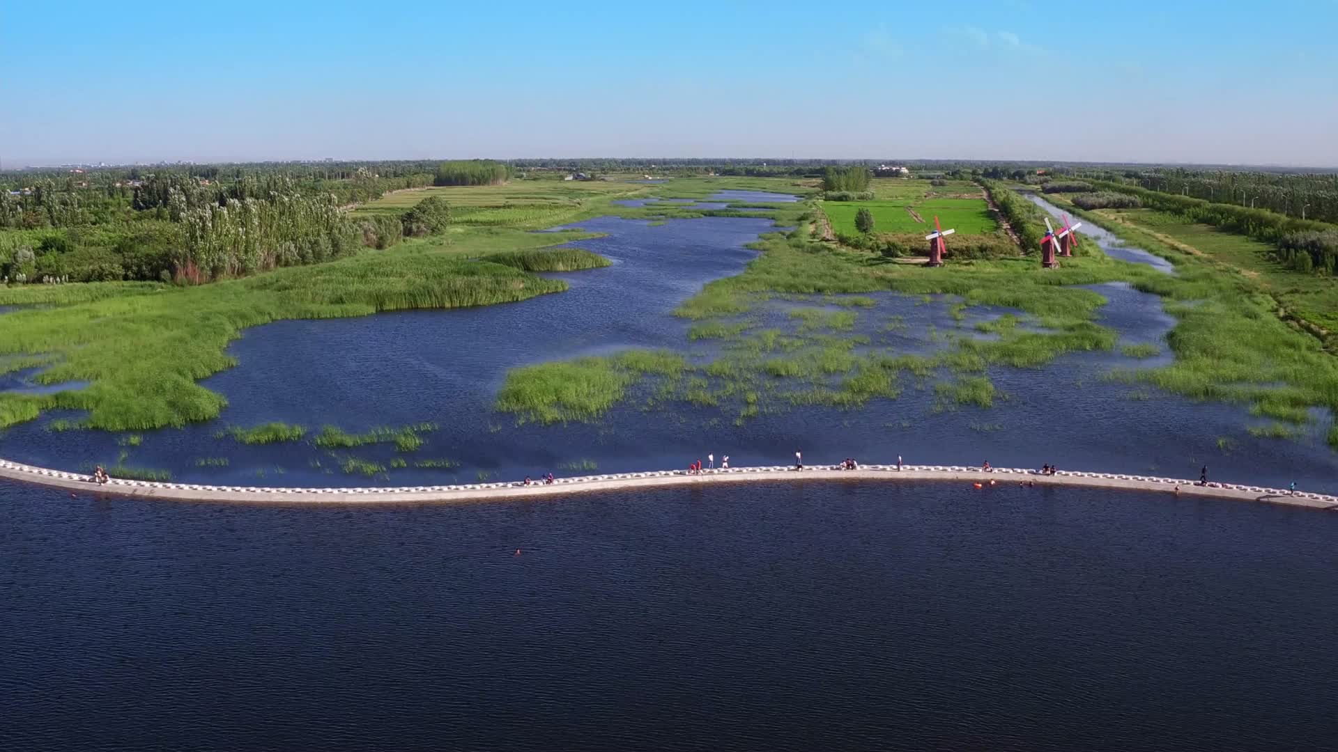 航拍宁夏滨河大道旅游度假视频的预览图