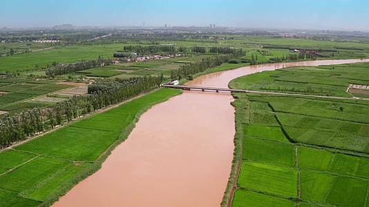 航拍宁夏黄河农业产业视频的预览图