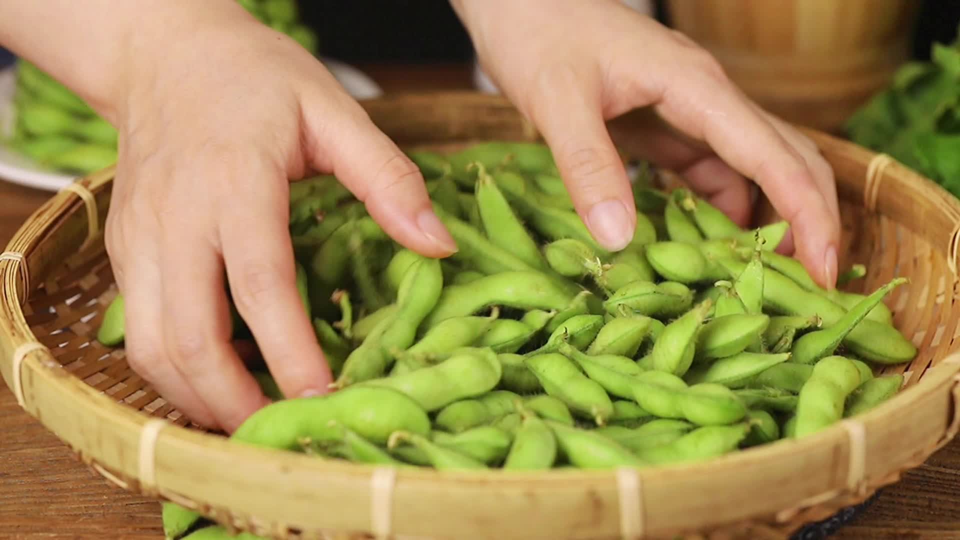 毛豆农产品高清实拍4k视频
振兴乡村视频的预览图