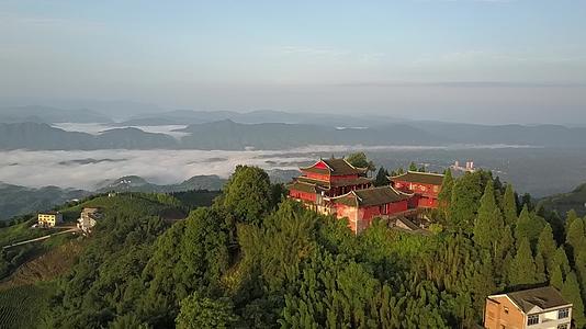 普照山航拍飞越茶山寺庙古寺视频的预览图