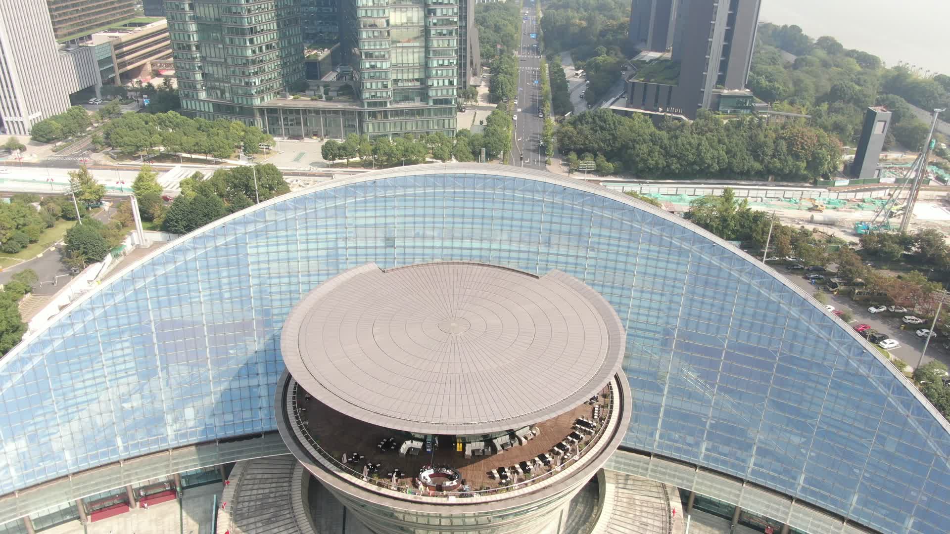 城市航拍杭州大剧院地标建筑视频的预览图