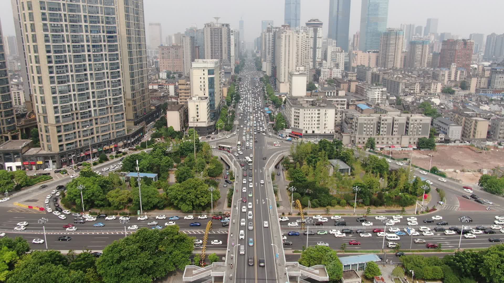 城市航拍湖南长沙城市拥堵的交通视频的预览图