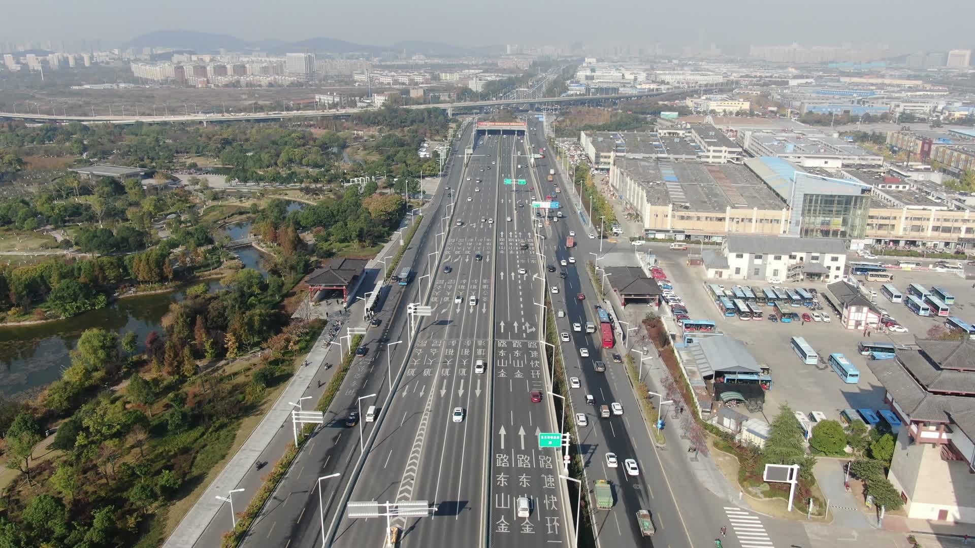 城市航拍徐州城市交通大道车辆行驶视频的预览图