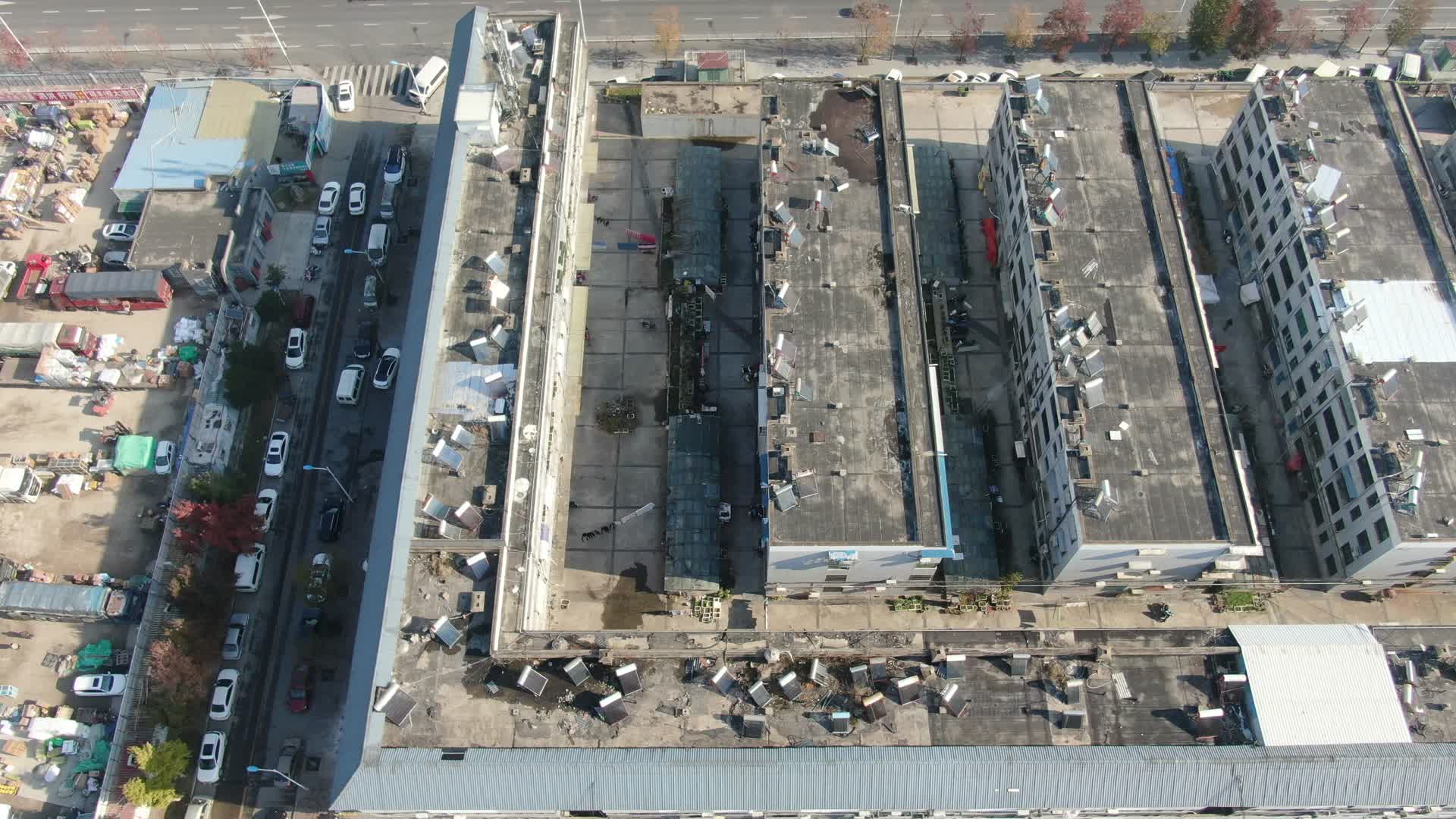 城市航拍物流仓库中转站视频的预览图