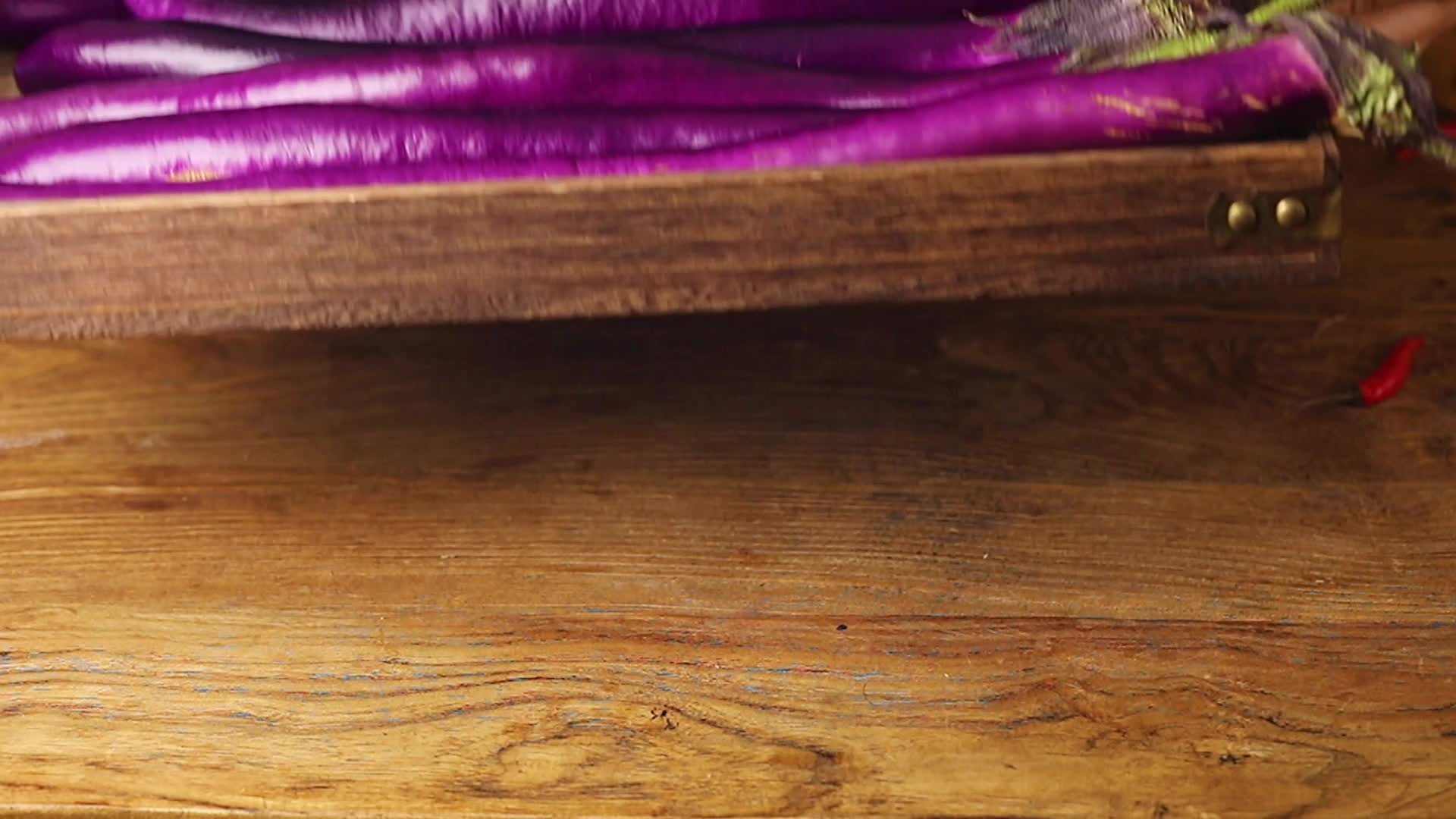 茄子杭茄紫色长茄子紫茄子视频的预览图