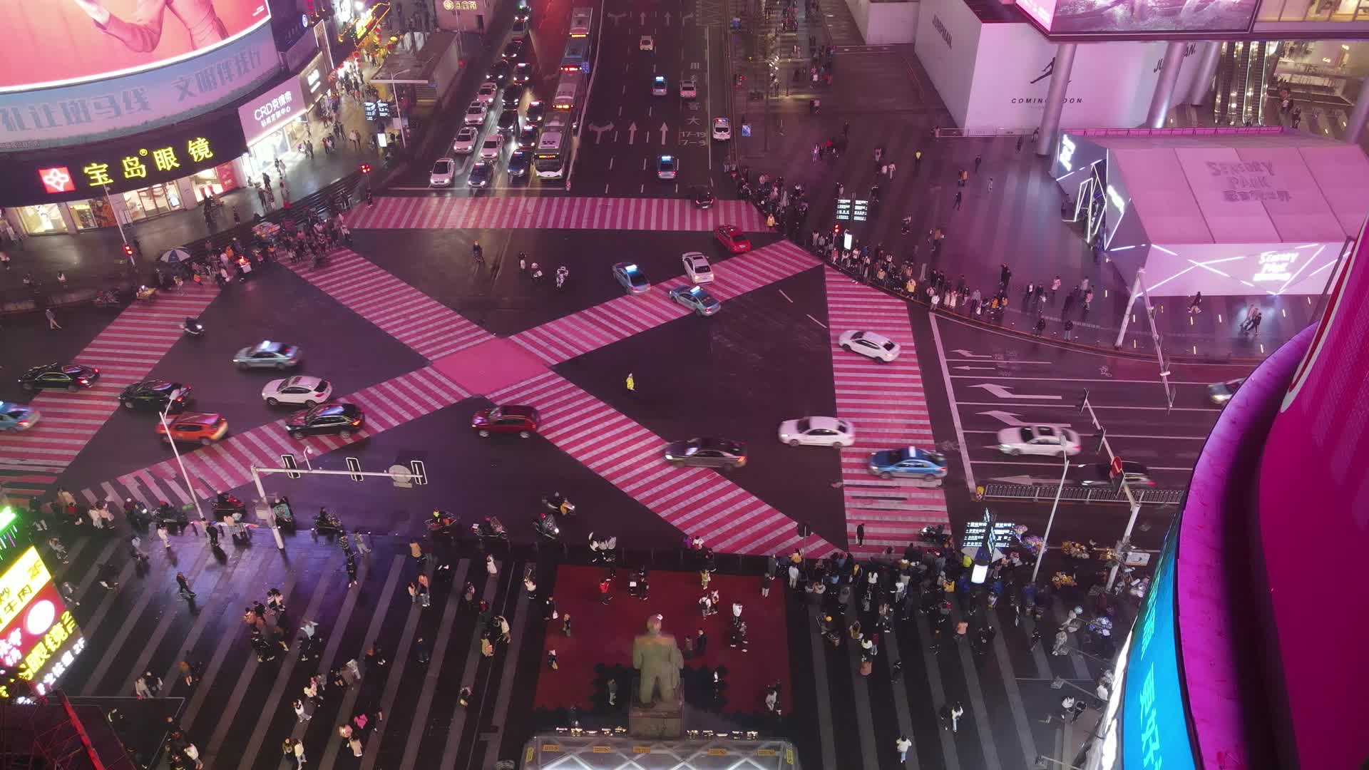 航拍湖南长沙黄兴路步行街人行道视频的预览图