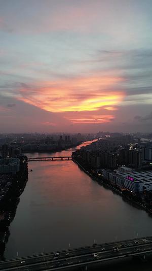 广州珠江晚霞竖拍风光空镜视频的预览图