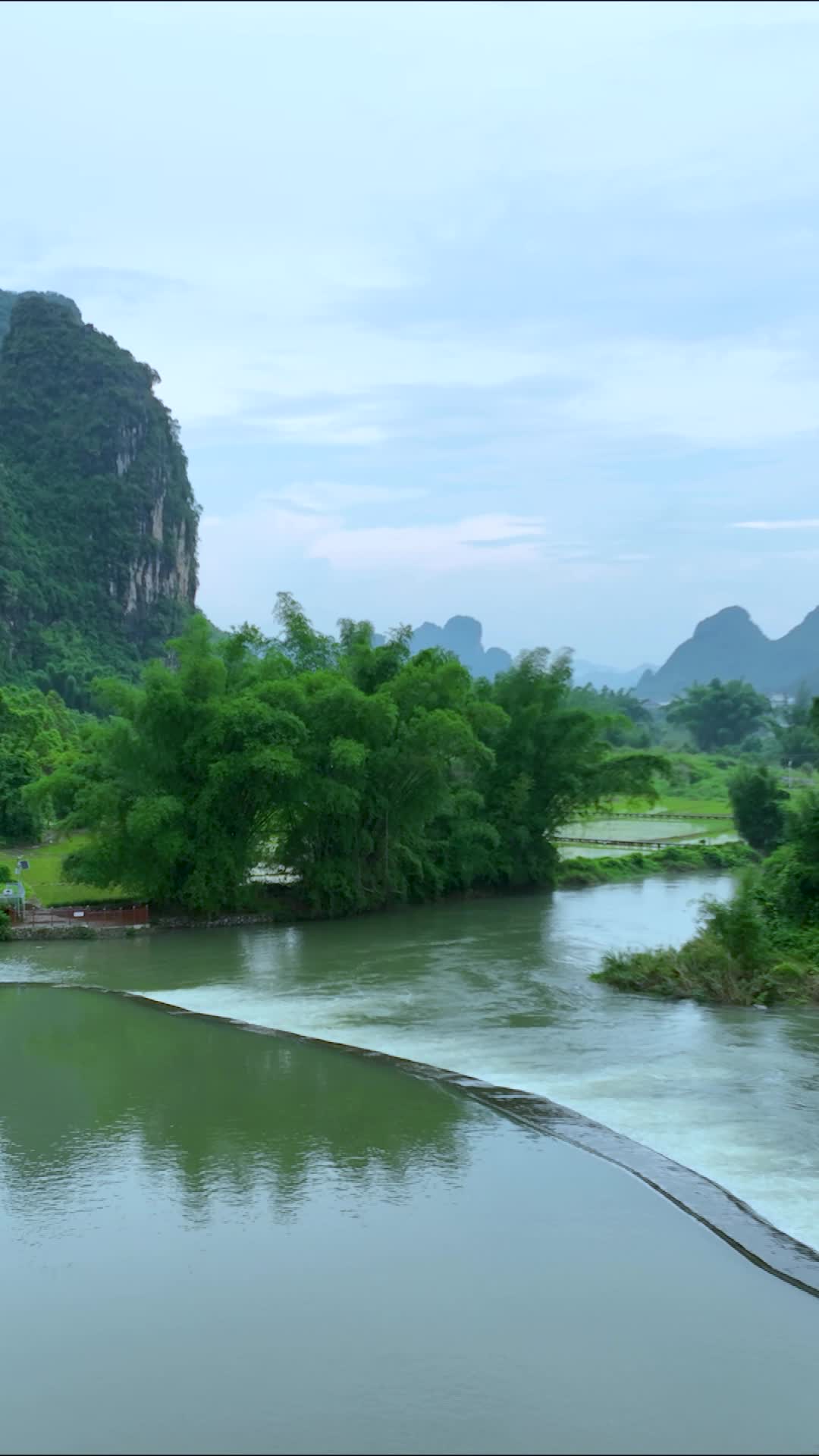 航拍桂林山水云海视频的预览图