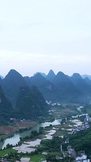 航拍桂林山水风光视频的预览图