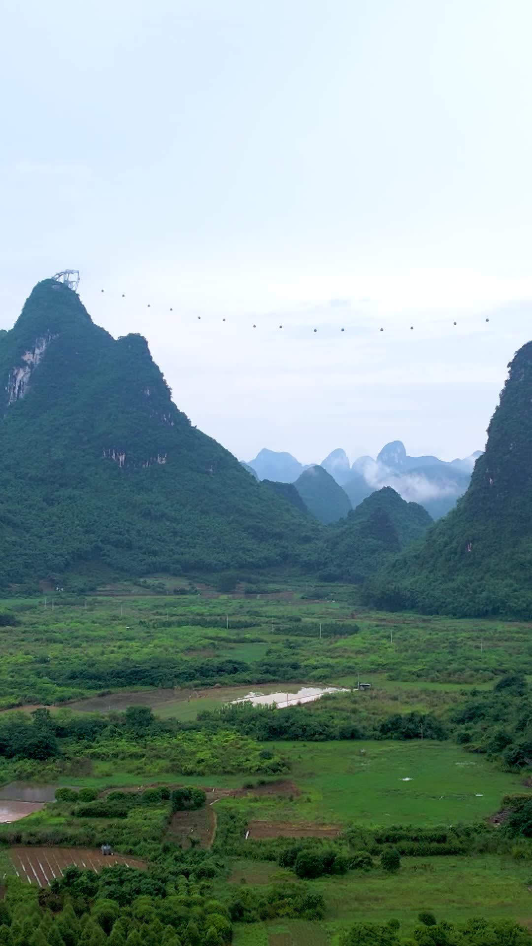 航拍桂林如意峰视频的预览图