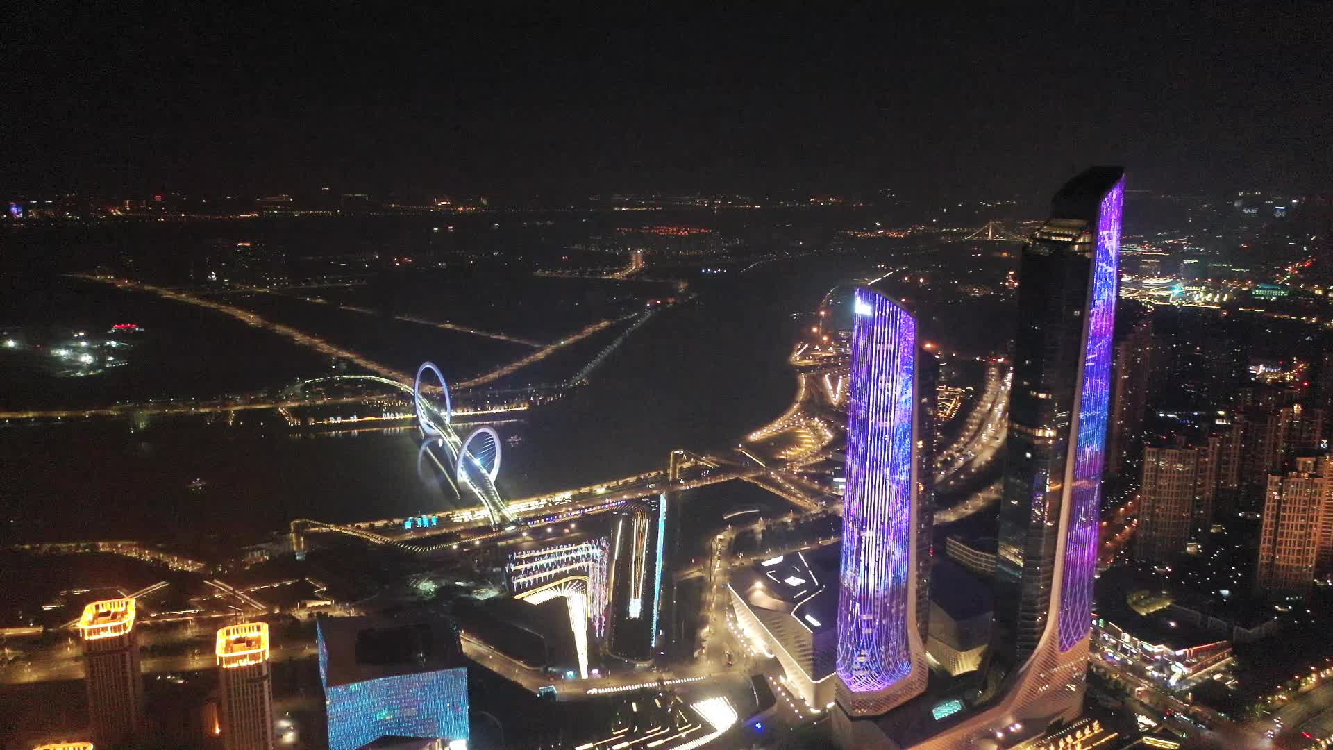 南京河西地标南京眼滨江风光带航拍大景视频的预览图