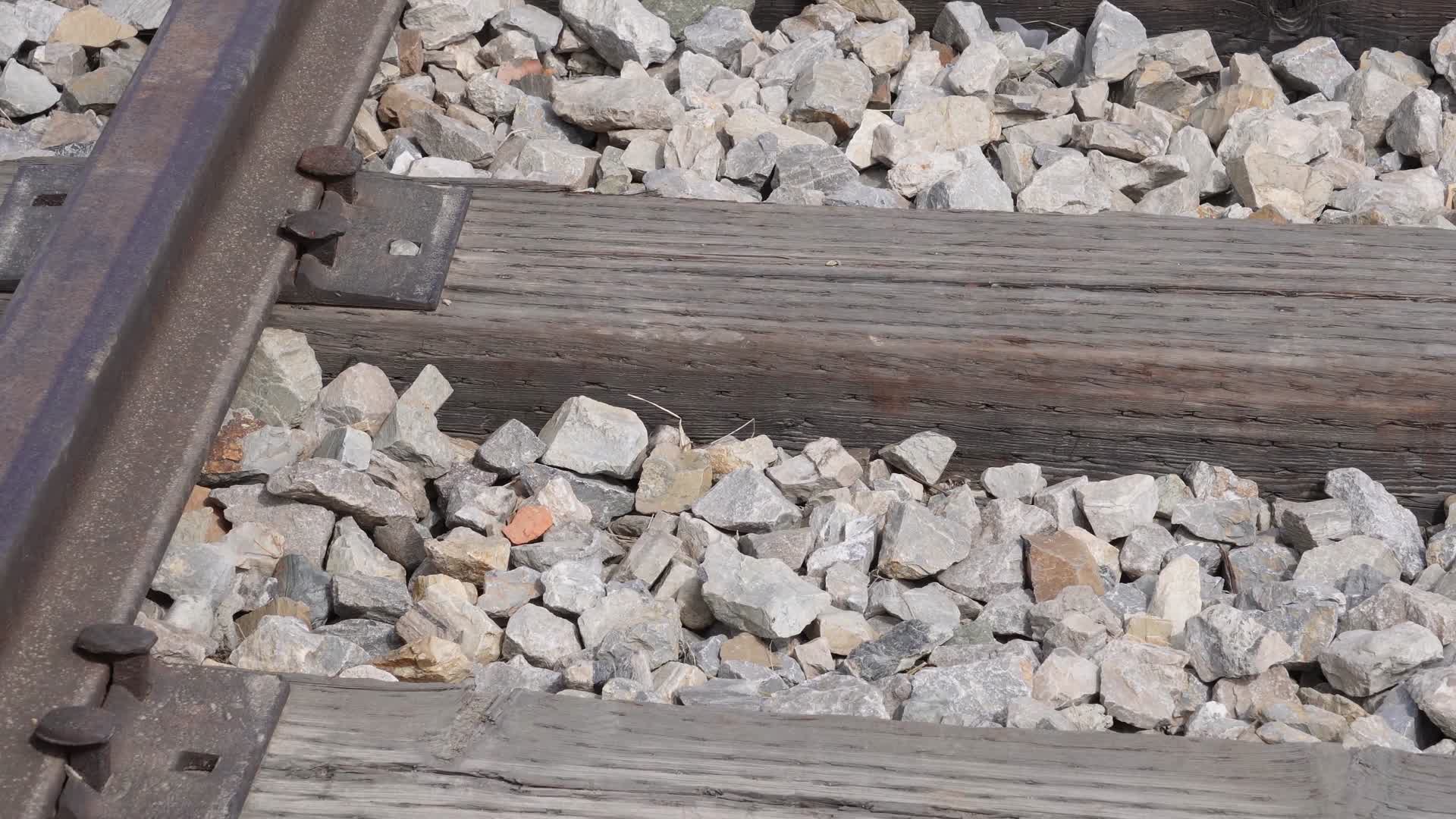铁路火车铁轨螺栓视频的预览图