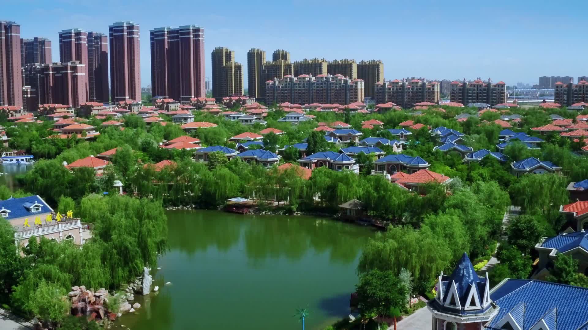 航拍宁夏银川天鹅湖小镇视频的预览图