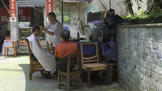 重庆未调色街边剪发老手艺生活4K视频的预览图