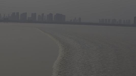 钱塘江潮水4K航拍视频的预览图