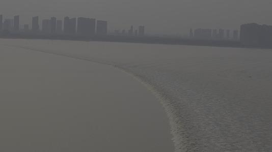 钱塘江潮水航拍视频的预览图