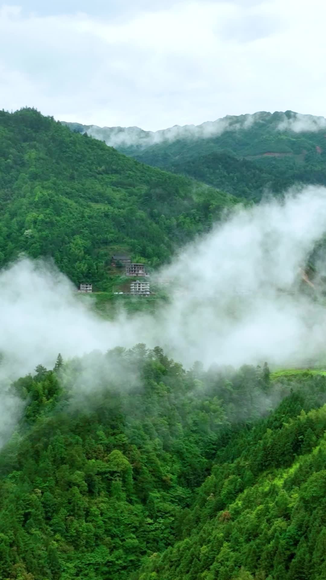 竖屏航拍延时桂林龙脊梯田视频的预览图