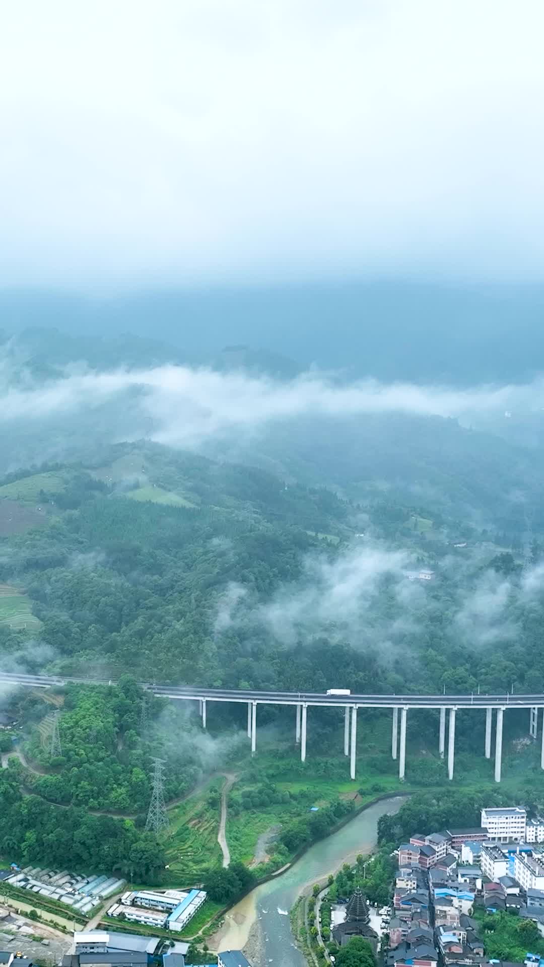 竖屏航拍柳州三江程阳八寨景区视频的预览图