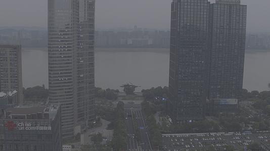杭州钱塘江边钱王射潮广场4K航拍视频的预览图