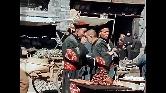 1949年建国初期的北京结婚队伍保留着清朝的装束风格视频的预览图
