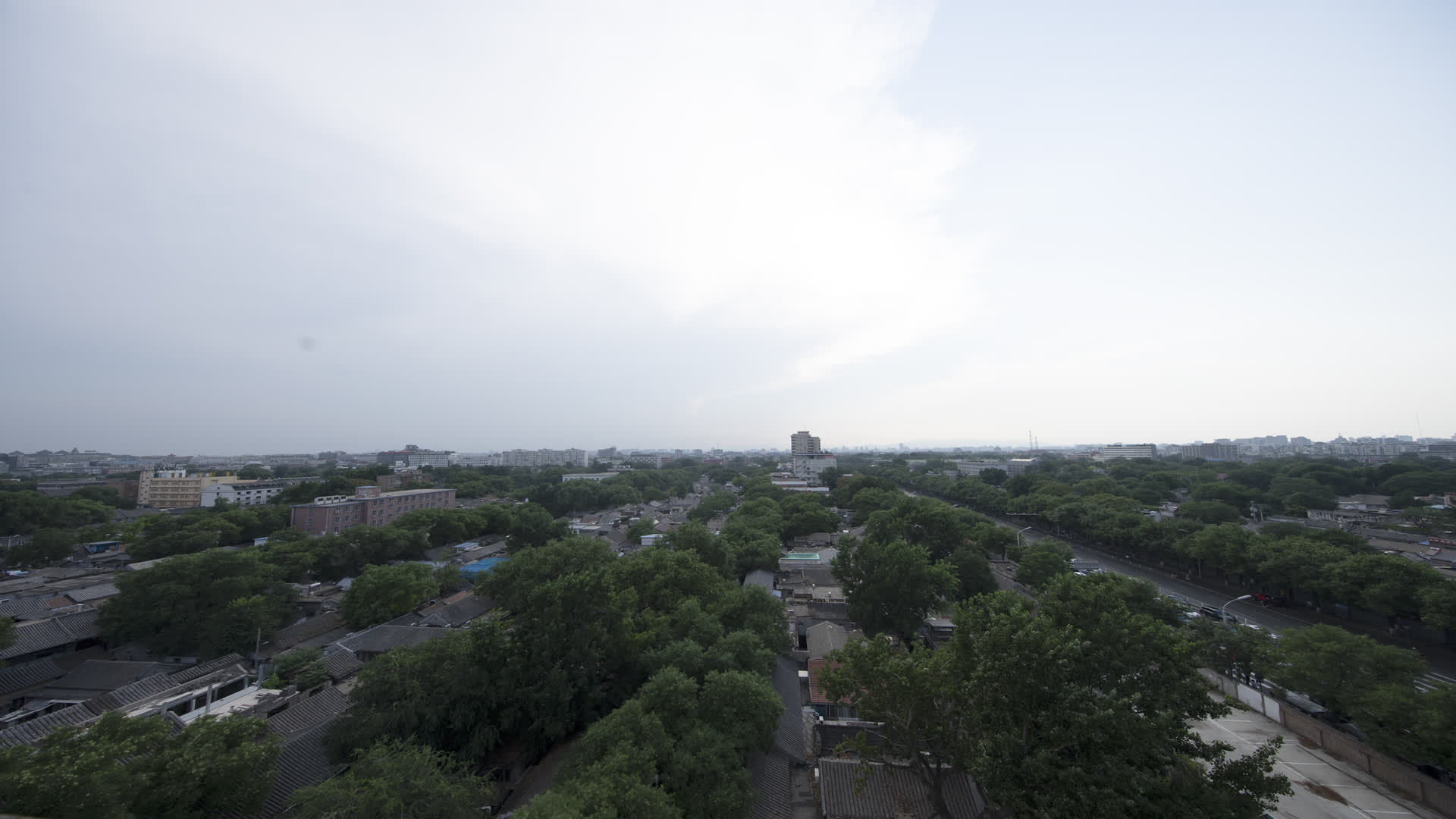 北京7月城市胡同延时空镜视频的预览图