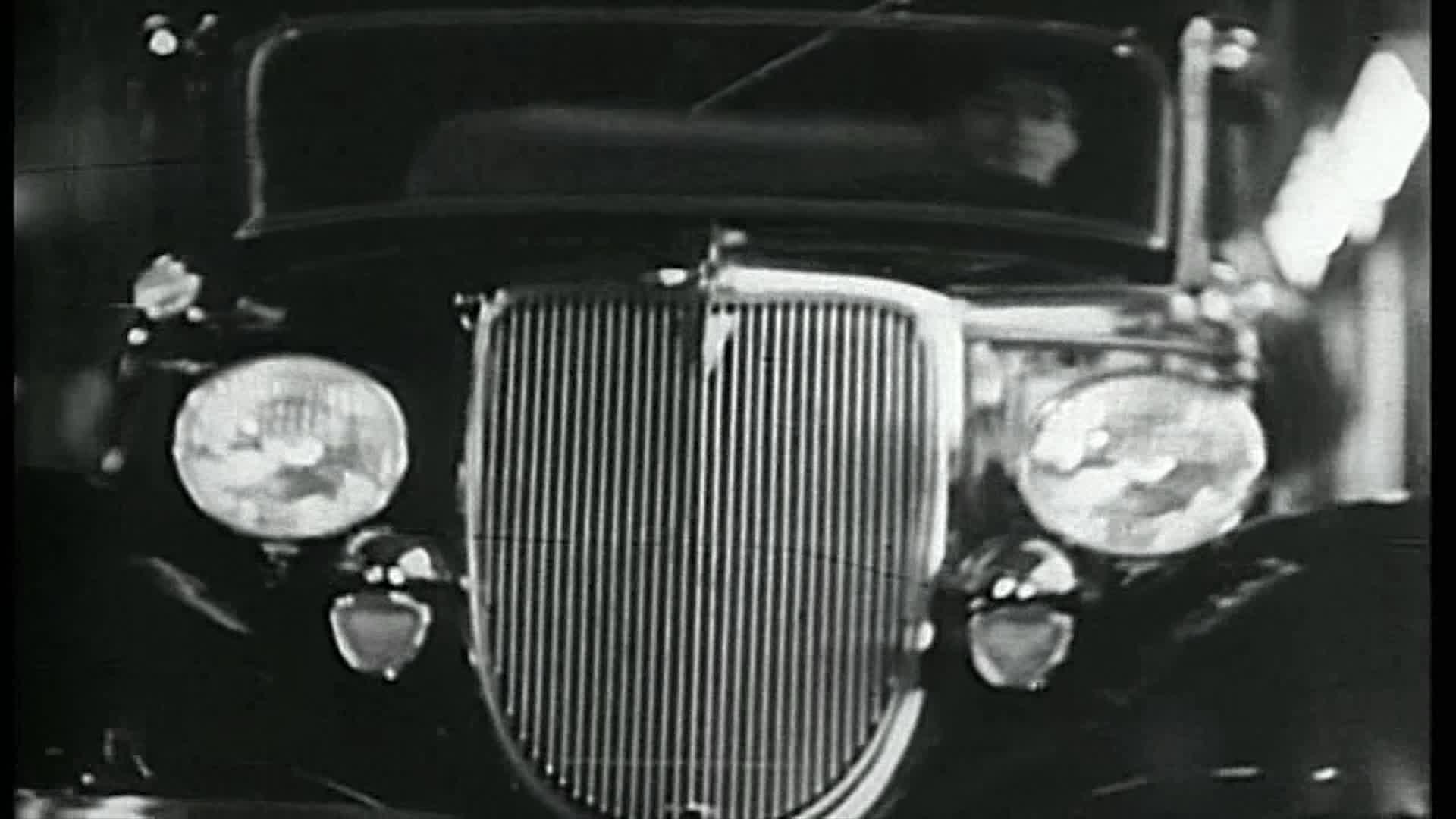 建国初期汽车制造黑白视频视频的预览图