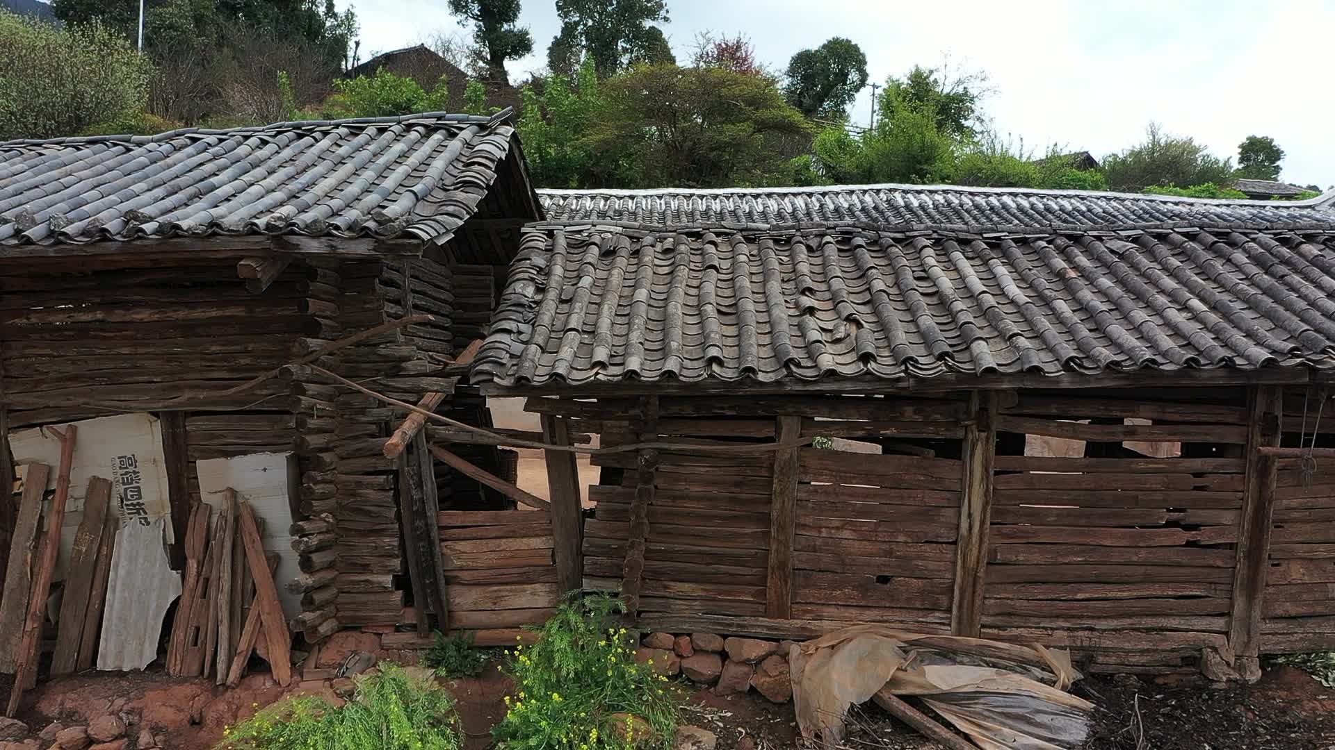 云南古村落木屋航拍视频的预览图